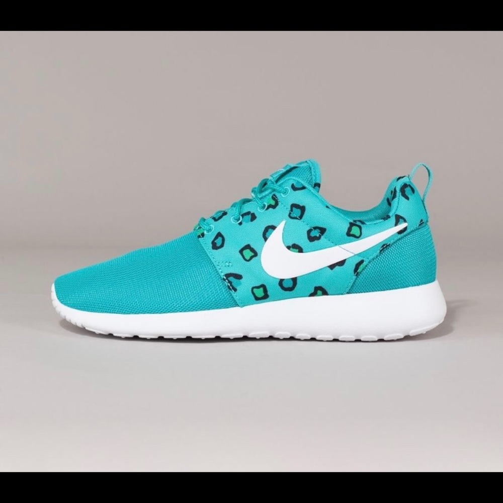 NWOB Nike roshes